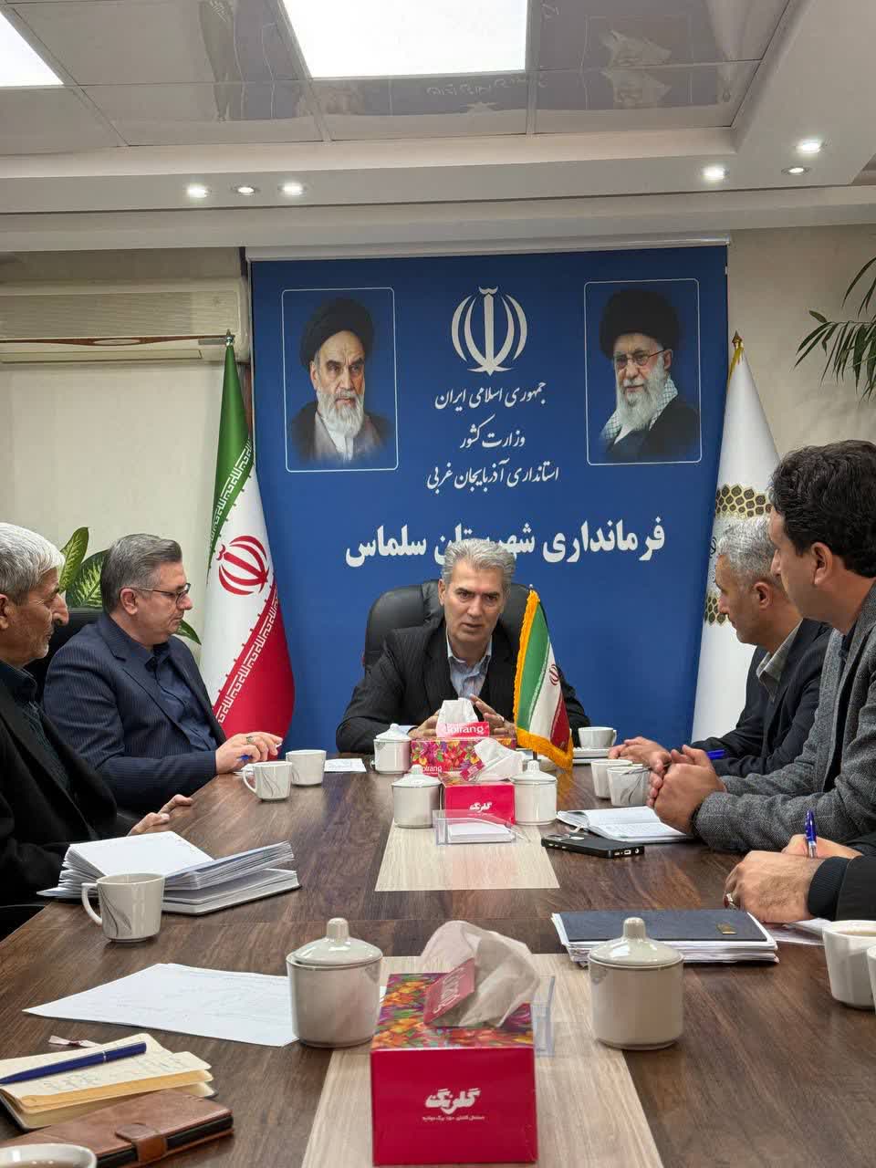 جلسه شورای هماهنگی بخش کشاورزی شهرستان سلماس به ریاست فرماندار و با حضور مدیرکل تعاونی روستایی استان و اعضای شورا برگزار شد.  🔹در این جلسه موضوع راه‌اندازی روستا بازار در شهرستان سلماس با هدف حمایت ا