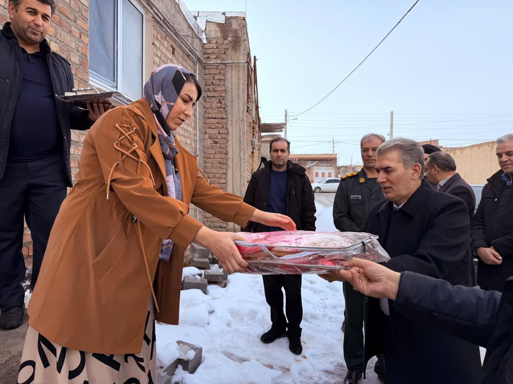 افتتاح پروژه‌های خودکفایی کمیته امداد امام خمینی(ره) شهرستان سلماس به مناسبت دهه فجر در روستای وردان