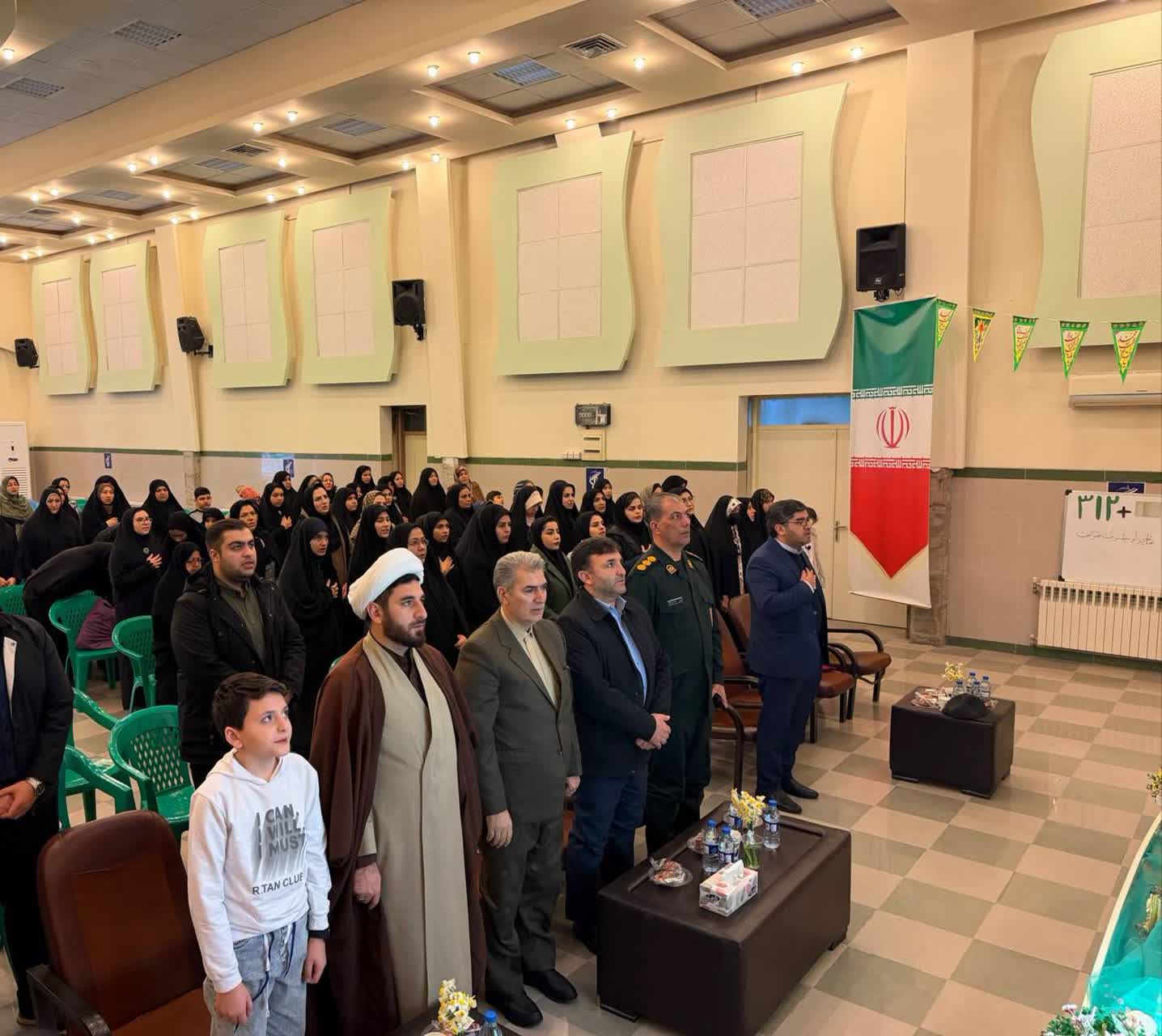 جشن نیمه شعبان به همت بسیج جامعه فرهنگیان شهرستان در کانون بسیج جوانان سپاه سلماس برگزار شد.