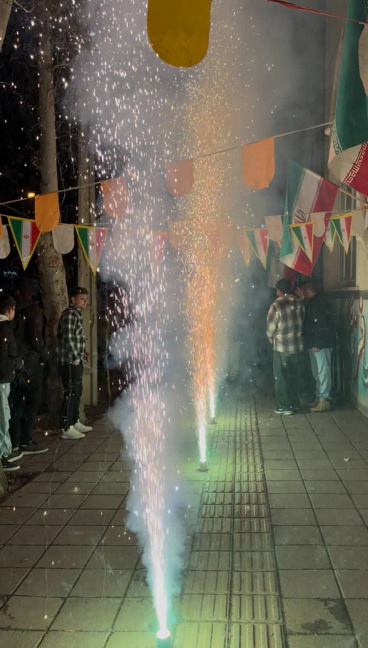 جشن و مراسم نورافشانی نمازگزاران مسجد جامع به مناسبت آغاز دهه مبارک فجر انقلاب اسلامی با حضور جمعی از مسئولان شهرستانی برگزار شد.