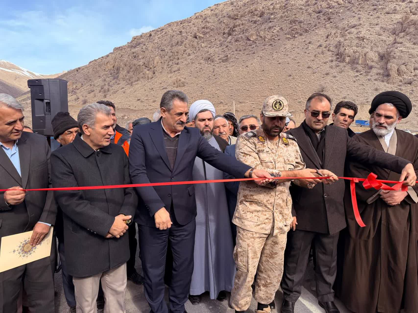 🇮🇷چهل و هفتمین فجر پیروزی🇮🇷  🔹همزمان با حضور معاون وزیر جهاد کشاورزی و رئیس سازمان امور عشایری کشور مجموعه‌ای از پروژه‌های عمرانی و خدماتی امور عشایری به‌طور همزمان افتتاح و به بهره‌برداری رسید.