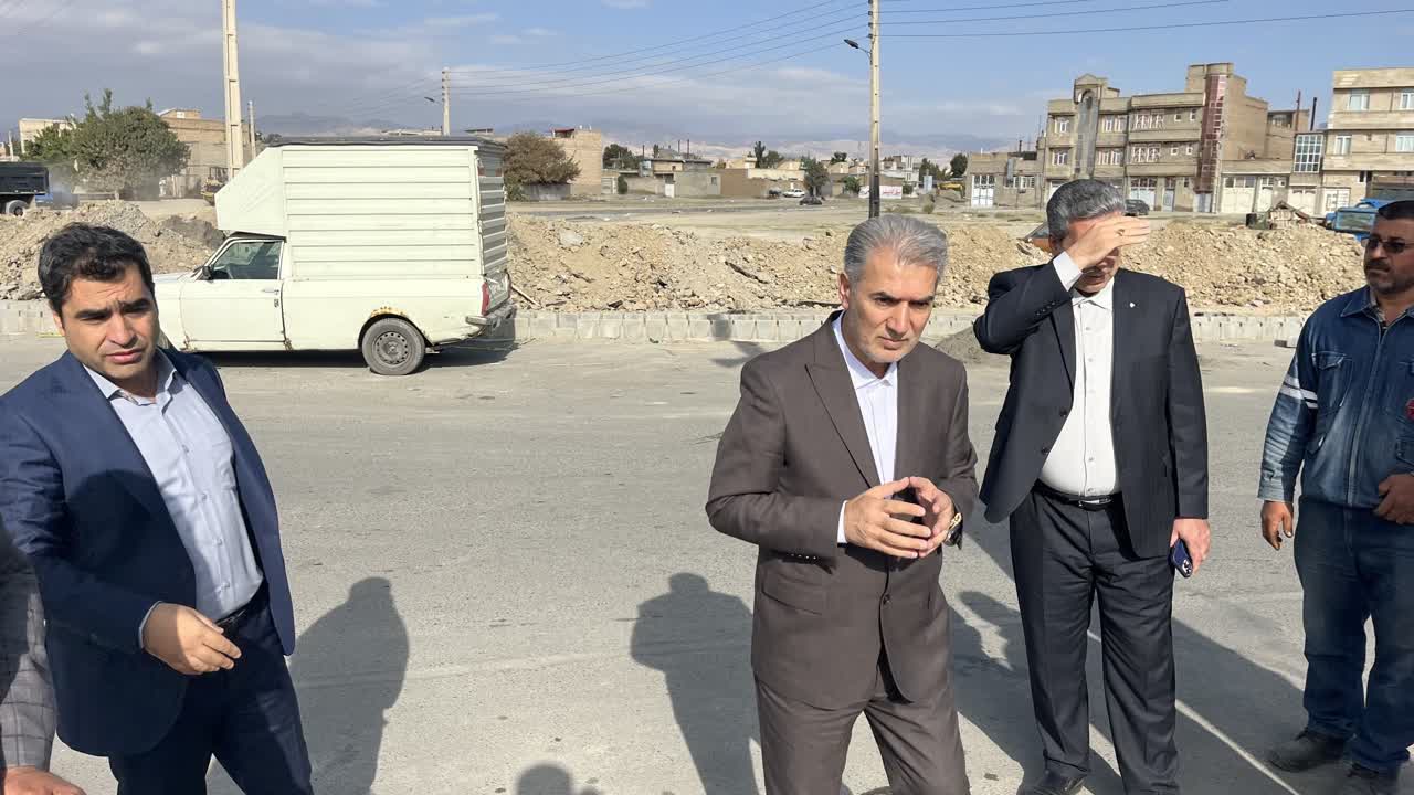 بازدید فرماندار سلماس از روند جابجایی شبکه برق میدان امام علی (ع)