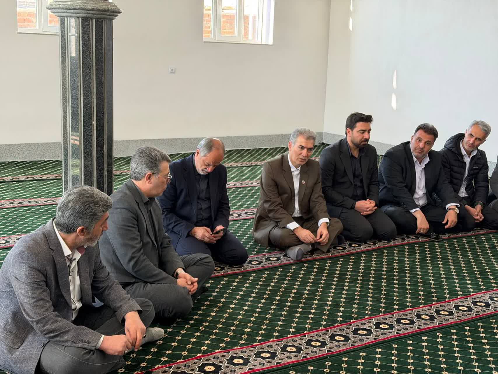 بازدید فرماندار و نماینده مردم شریف سلماس در مجلس شورای اسلامی از روستای شیدان در قالب کاروان خدمت