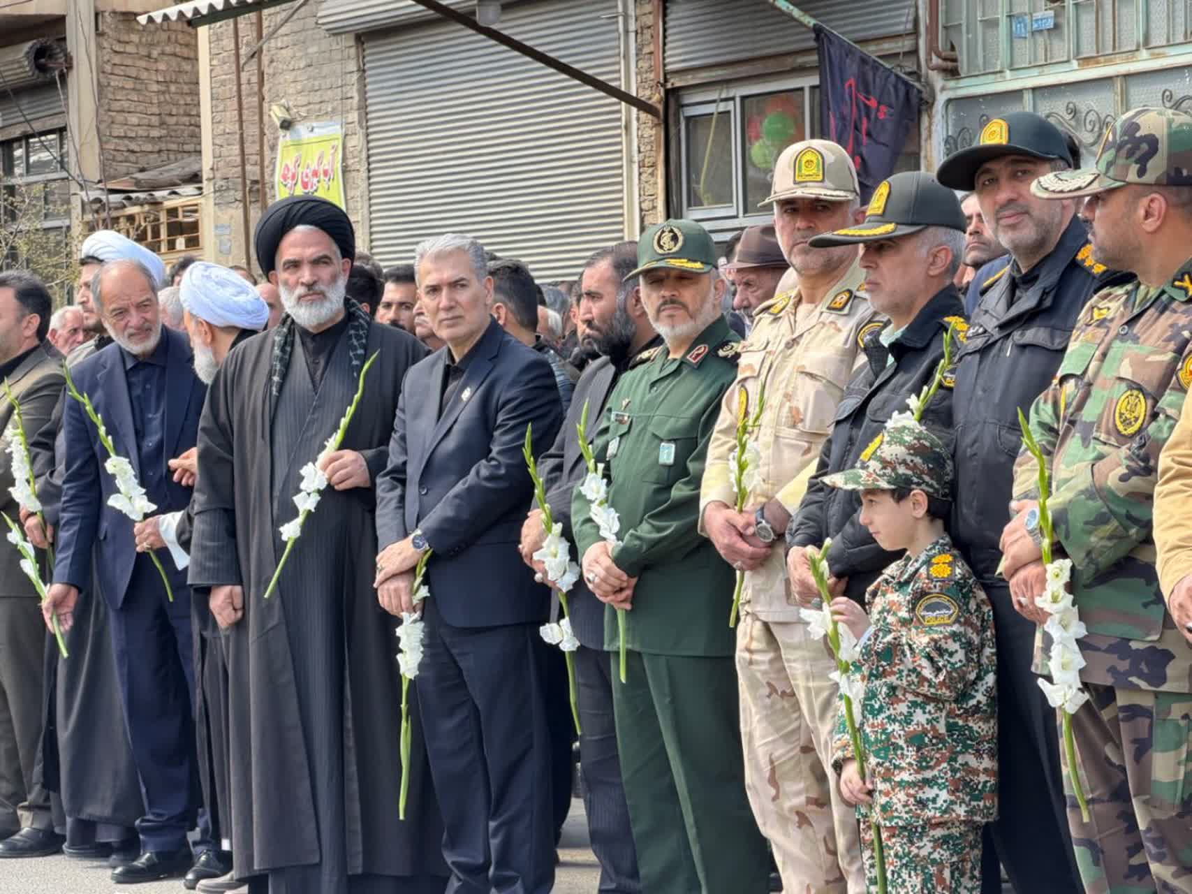 تشییع باشکوه پیکر شهید سردار سرتیپ مکرم عظیمی در سلماس