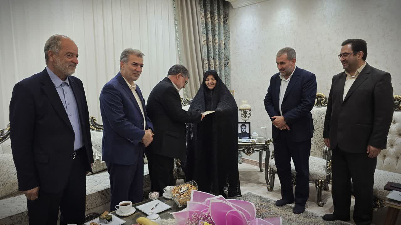 🌷دیدار و تجلیل فرماندار سلماس و مشاور وزیر فرهنگ از خانواده شهید جعفری