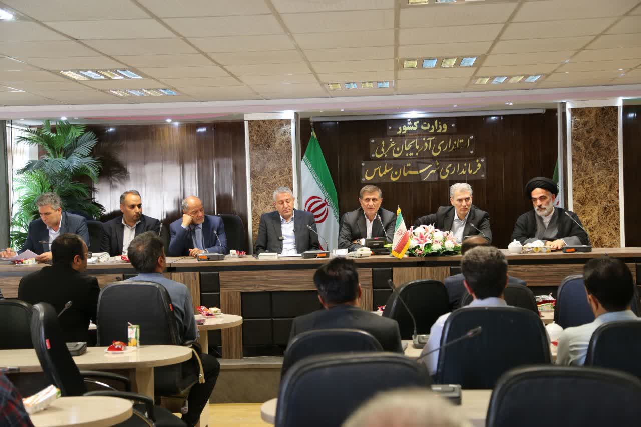 🇮🇷 تحویل قرارداد واگذاری زمین به 243 متقاضی نهضت ملی مسکن در سلماس همزمان با هفته دولت