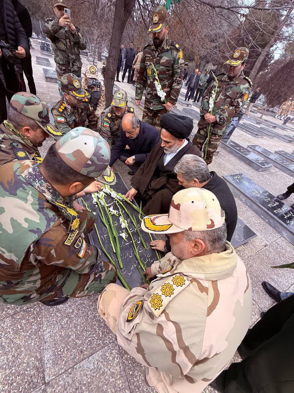 مراسم عطر‌افشانی قبور مطهر شهدا و گرامیداشت یاد و خاطره شهدای غریب اسارت سلماس برگزار شد.