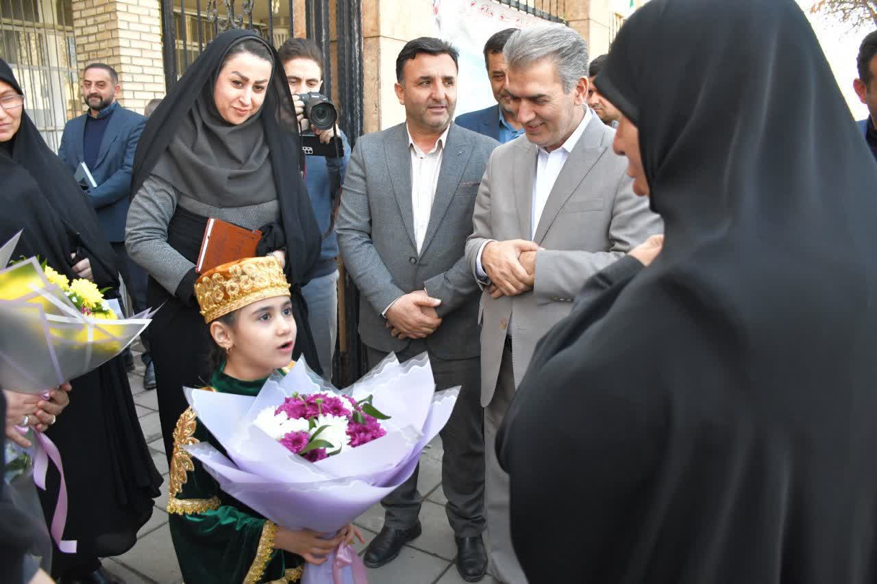 استقبال گرم نوآموز سلماسی از مشاور وزیر و رئیس شورای آموزش و پرورش شهرستان سلماس