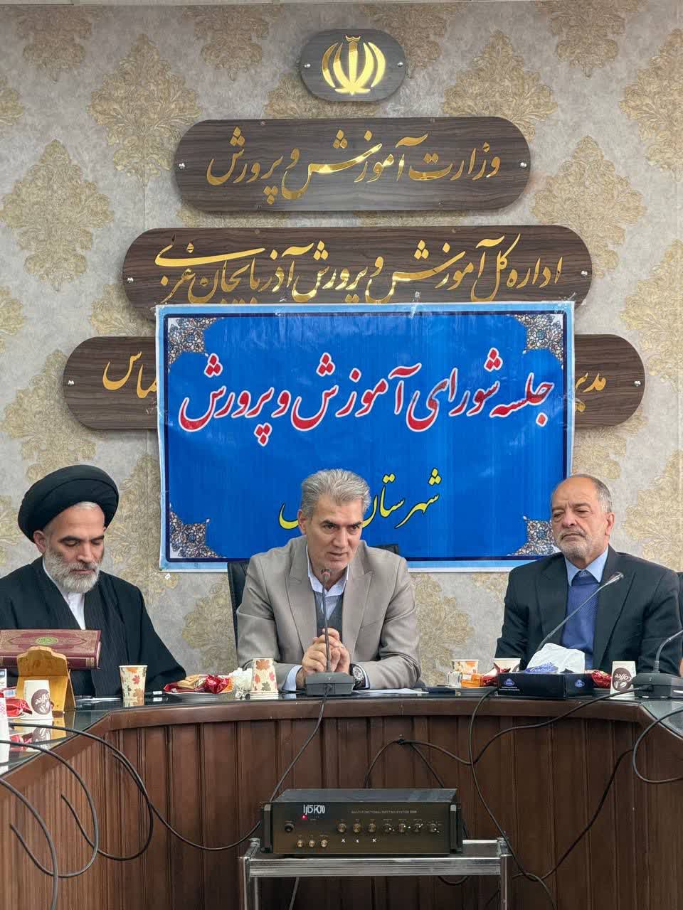 فرماندار سلماس: مدارس کانکسی سلماس جمع آوری شود/ انتقال سریع دانش آموزان به مدارس آماده