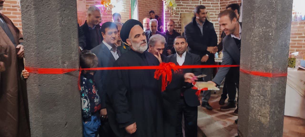 *افتتاح نمایشگاه عرضه محصولات طرح‌های اشتغال کمیته امداد سلماس به مناسبت هفته بسیج*