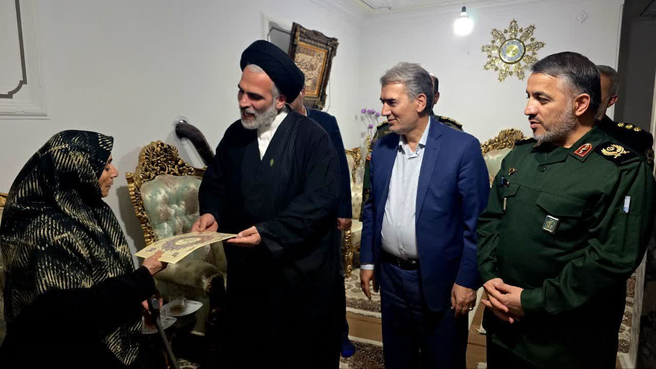 🌷تداوم دیدار هفتگی مسئولان سلماس با خانواده‌های معظم شهدا