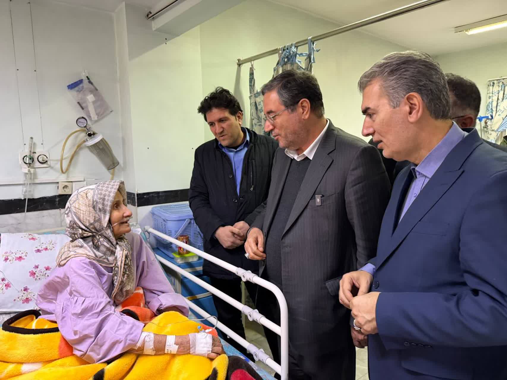 🇮🇷چهل و هفتمین فجر پیروزی🇮🇷  🔹استاندار آذربایجان‌غربی با حضور در بیمارستان خاتم‌الانبیا(ص) شهرستان سلماس از بخش‌های مختلف این مرکز درمانی بازدید کرد.