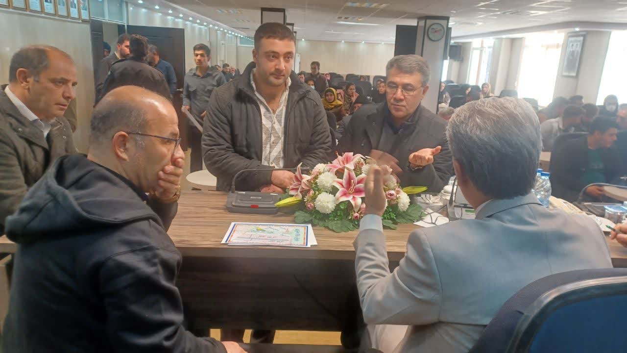 دیدار چهره‌به‌چهره و پنج‌ساعته فرماندار سلماس با بیش از 200 نفر از شهروندان