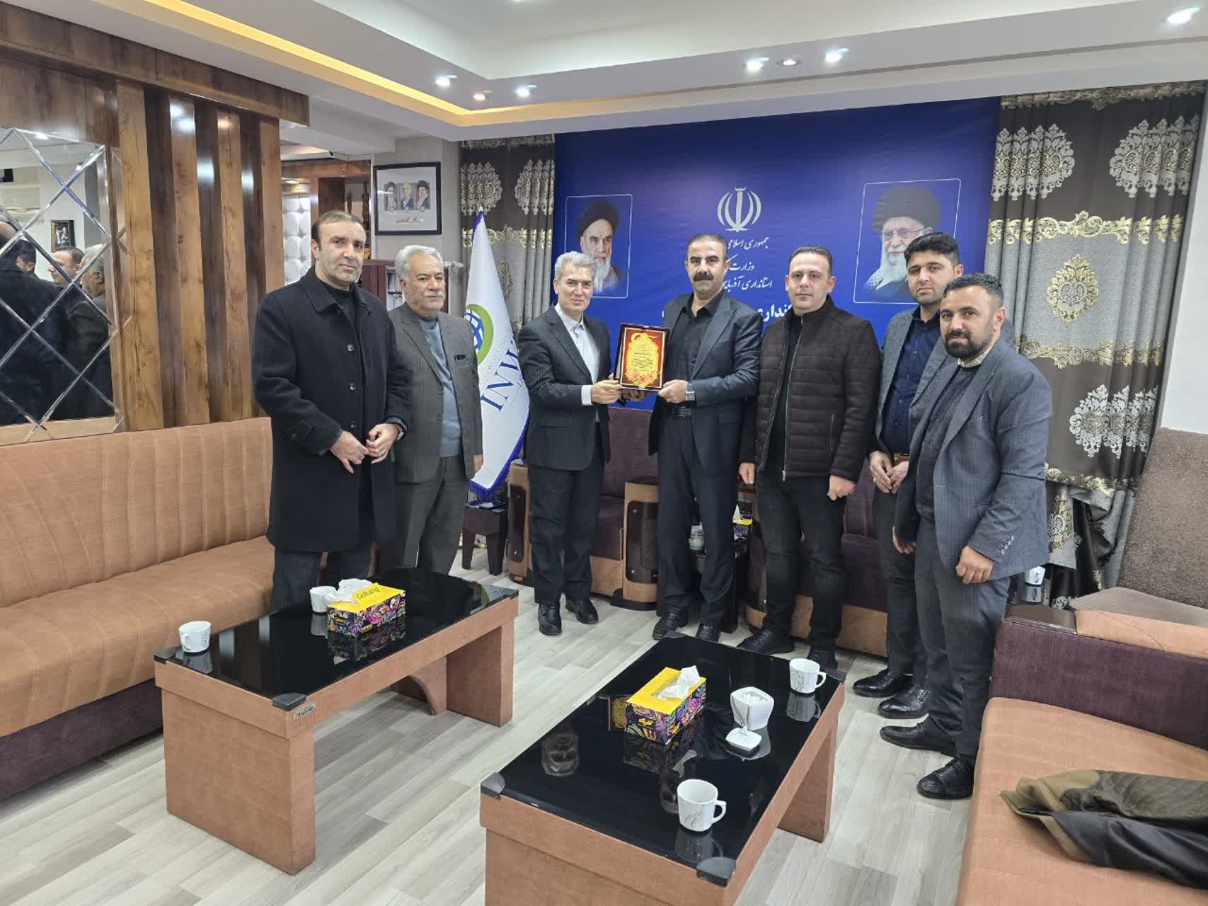 تجلیل مدیرعامل و اعضای مؤسسه «صدای انسانیت» از فرماندار جانباز شهرستان سلماس ‌