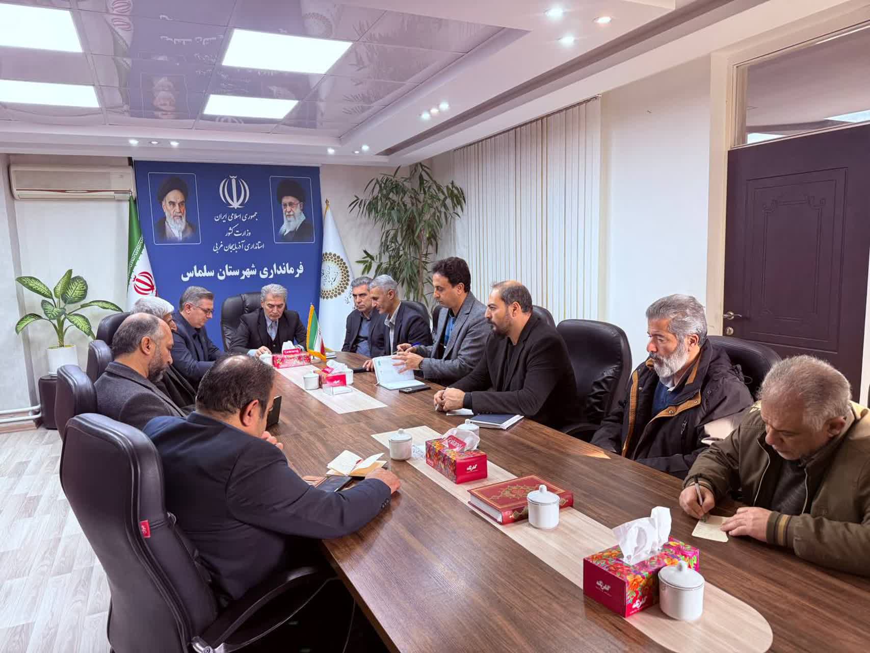 جلسه شورای هماهنگی بخش کشاورزی شهرستان سلماس به ریاست فرماندار و با حضور مدیرکل تعاونی روستایی استان و اعضای شورا برگزار شد.  🔹در این جلسه موضوع راه‌اندازی روستا بازار در شهرستان سلماس با هدف حمایت ا