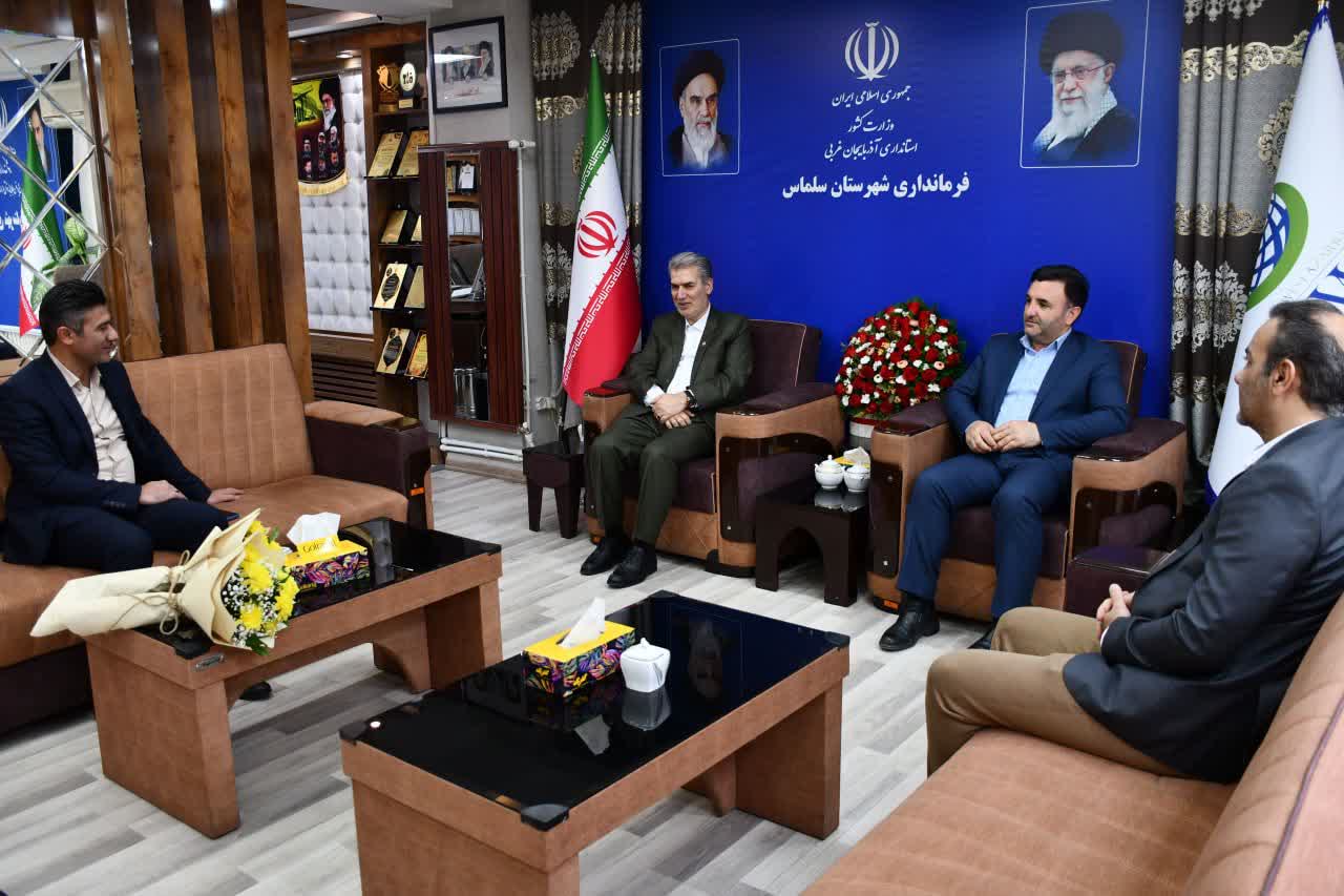 تجلیل از حامیان برگزاری مسابقات هندبال کشوری در سلماس