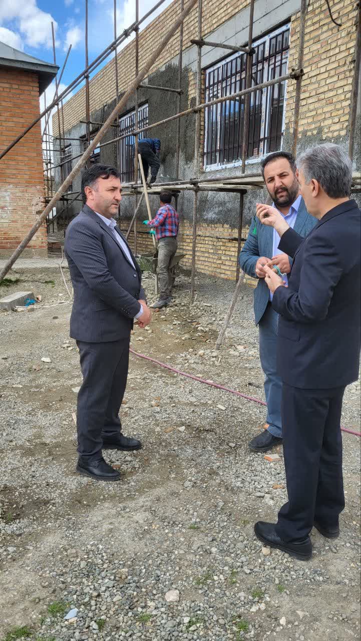 بازدید میدانی فرماندار و مدیر آموزش و پرورش منطقه از مدرسه خیرساز