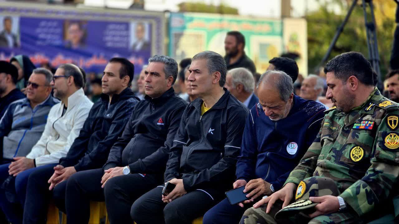 📷همایش بزرگ پیاده‌روی خانوادگی در سلماس برگزار شد