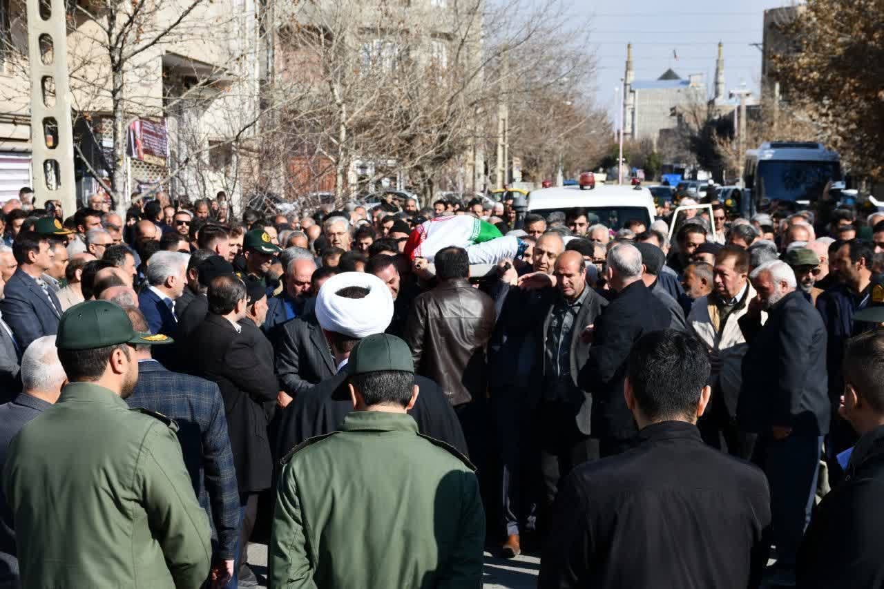 آیین تشییع پیکر مطهر مادر شهیدان ورمزیار با حضور پرشور آحاد مردم شریف شهرستان،خانواده‌های معظم شهدا، ایثارگران و جمعی از مسئولان استانی و شهرستانی برگزار شد و بار دیگر صحنه‌ای از قدرشناسی و وفاداری مر