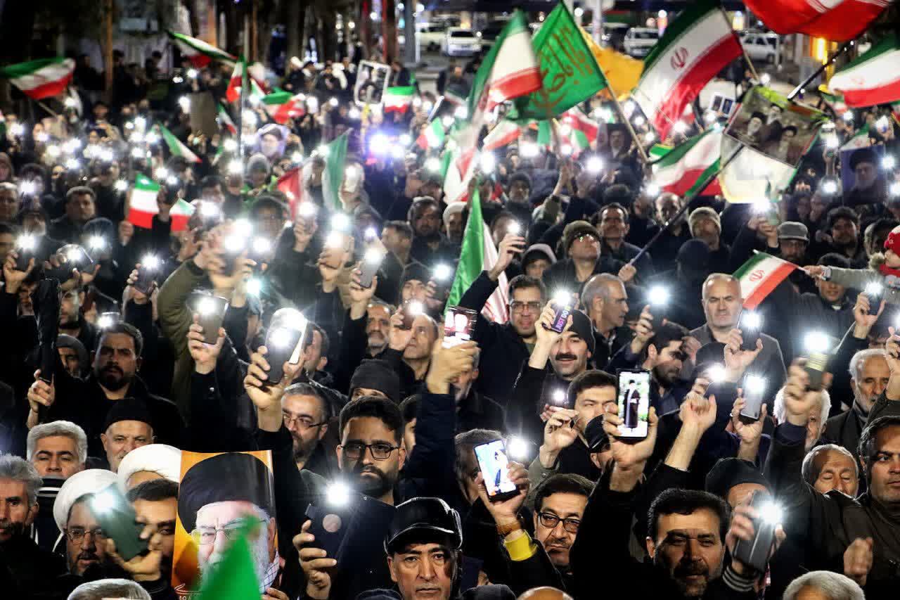 🔻قرارهای شبانه پرشور و گسترده مردم شجاع سلماس در شب بیست و دوم  همچنان با قدرت ادامه دارد ...  🗓| یکشنبه 2 فروردین 1405 🔹️| شهرستان سلماس