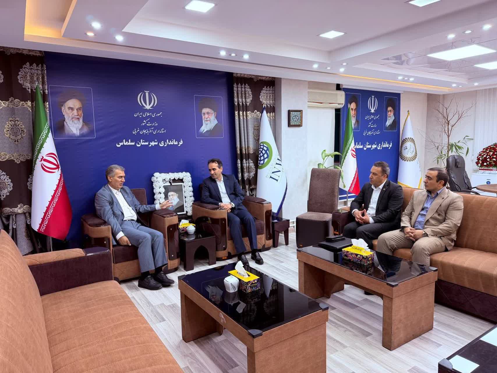 فرماندار سلماس در دیدار با مدیرعامل بانک تجارت استان بر ضرورت ایجاد تحول در روند پرداخت تسهیلات و تسهیل دسترسی مردم به خدمات بانکی تاکید کرد.