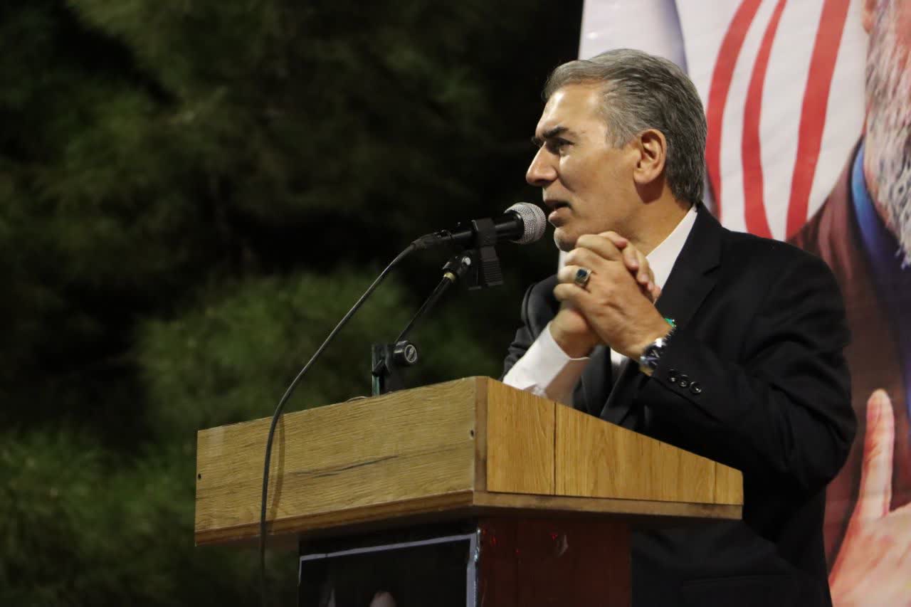 فرماندار سلماس: زمین گیر شدن دشمن با اتحاد مردم  امروز اتحاد و همدلی  دربین تمام قوا ، مردم و نیروهای مسلح دشمنان را زمین گیر کرده است.