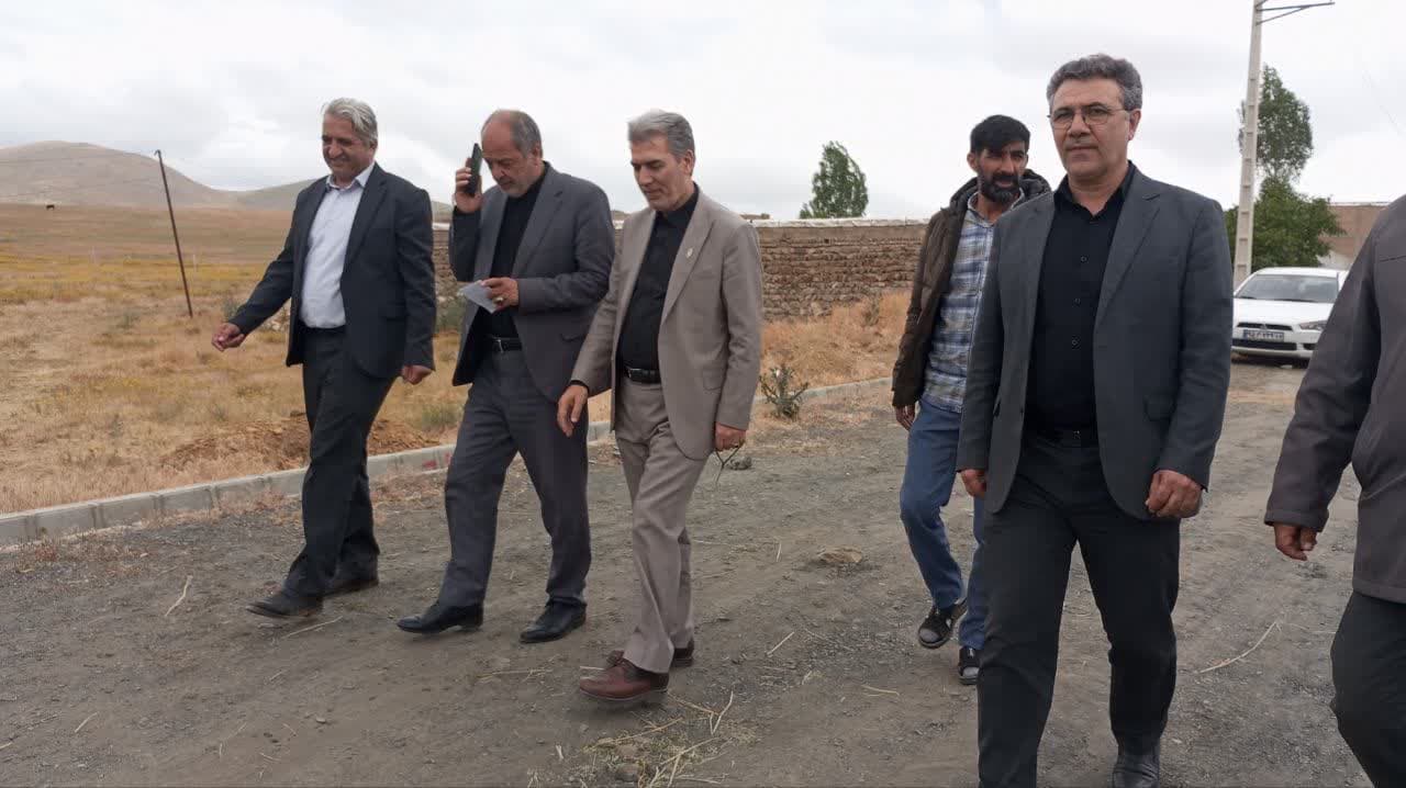 بازدید میدانی فرماندار و نماینده سلماس از طرح‌های بنیاد مسکن و پروژه‌های آسفالت روستاهای مرکزی و کوهسار