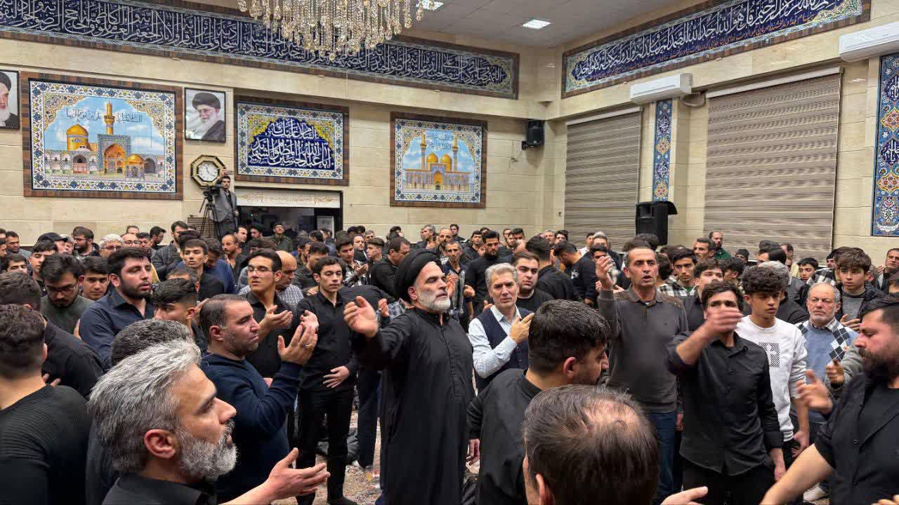 مراسم عزاداری مردم ولایتمدار شهرستان سلماس به‌مناسبت ایام شهادت حضرت زینب کبری (س) با حضور گسترده اقشار مختلف مردم برگزار شد.