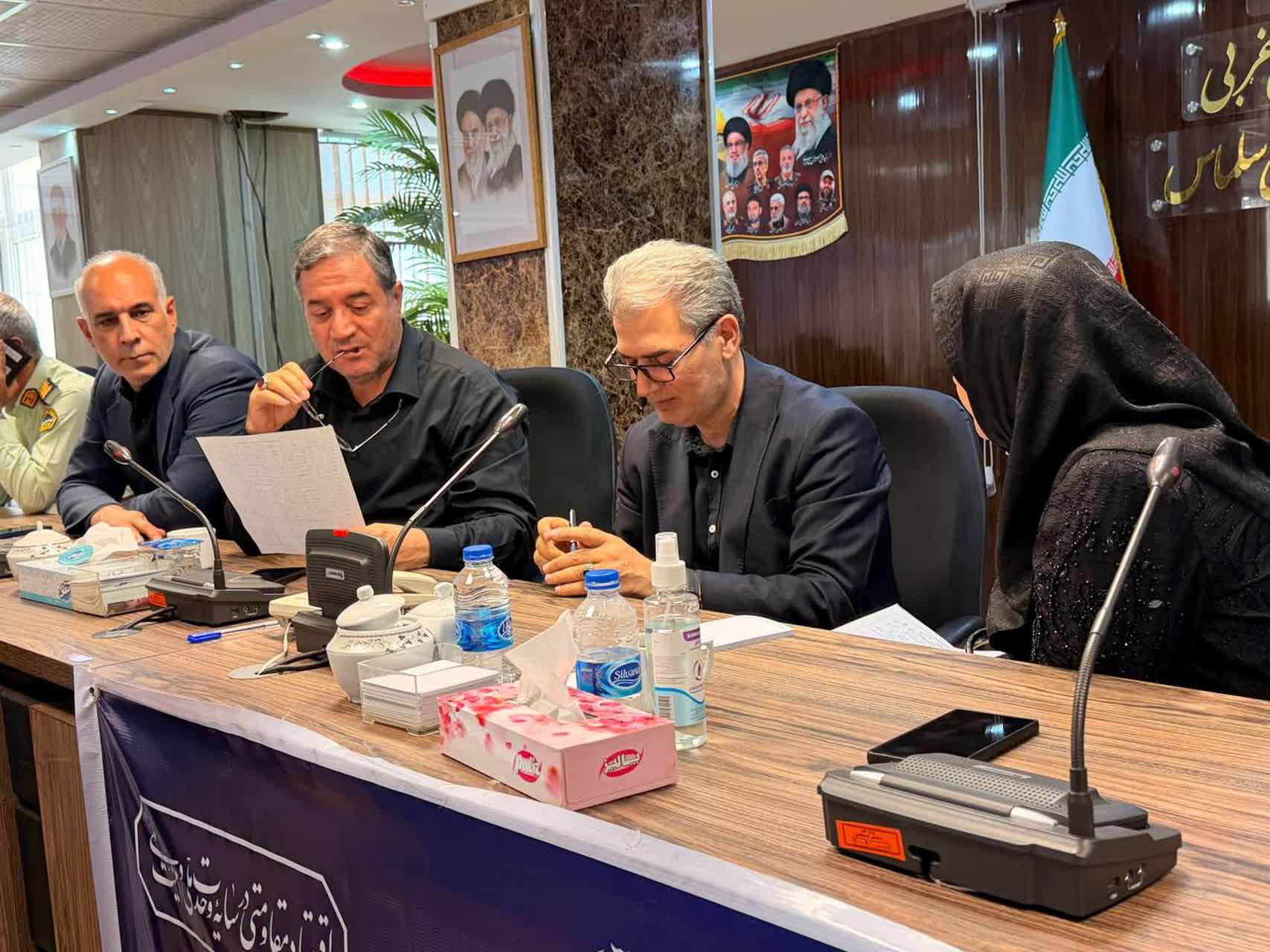 میز ارتباطات مردمی فرمانداری شهرستان سلماس با حضور استاندار آذربایجان غربی  🔹به‌منظور رسیدگی مستقیم به مطالبات مردمی میز ارتباطات مردمی رضا رحمانی استاندار آذربایجان غربی و  علی علائی فرماندار شهرستا