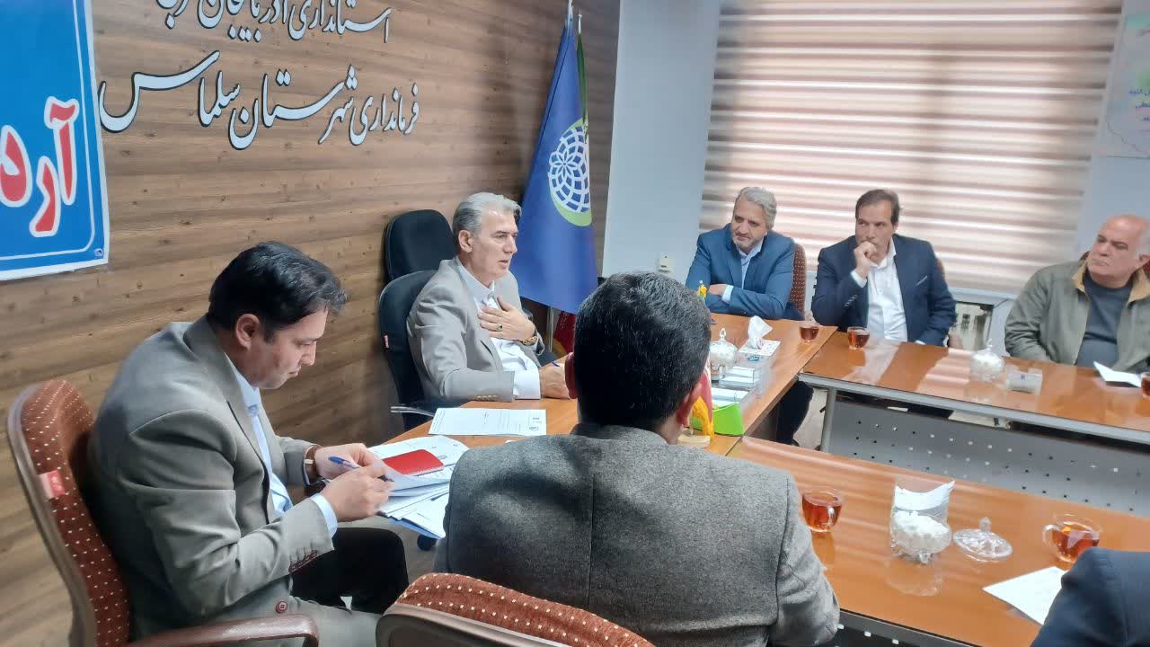 علائی: واگذاری غیرمجاز امتیاز نانوایی خط قرمز فرمانداری است/ خدمت صادقانه، راه خنثی‌سازی توطئه‌های دشمن ‌ به گزارش روابط عمومی فرمانداری شهرستان سلماس؛ جلسه کارگروه فرعی آرد و نان شهرستان، ظهر امروز د