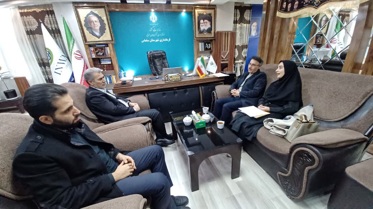 دیدار اسدزاده و دختر نخبه وی با فرماندار سلماس