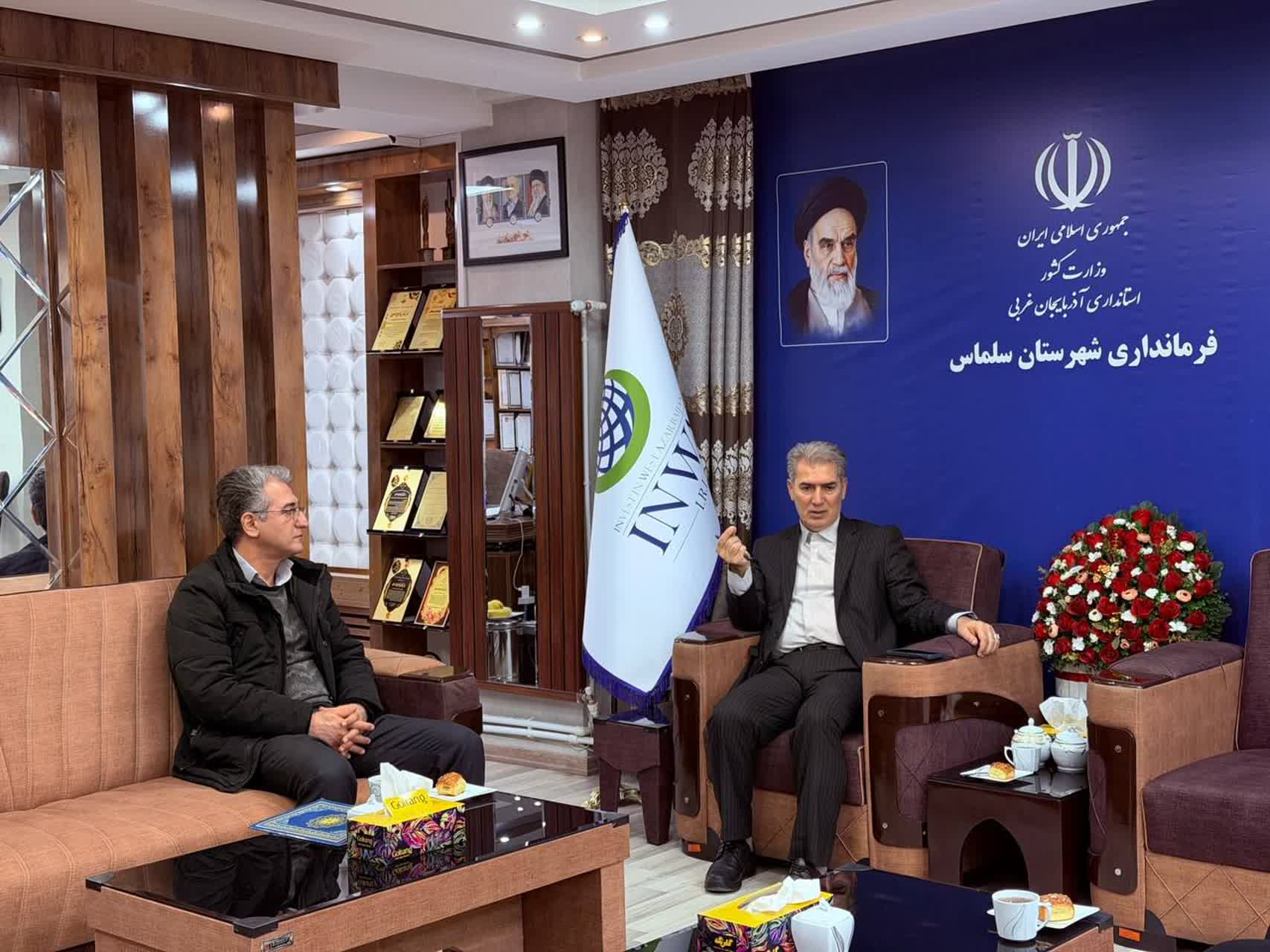 آیین تحویل اسناد رسمی ساختمان دانشگاه پیام نور شهرستان سلماس با حضور فرماندار، رئیس اداره ثبت اسناد و املاک و رییس دانشگاه پیام نور شهرستان برگزار شد و به این ترتیب یکی از مهم‌ترین موانع حقوقی این پرو