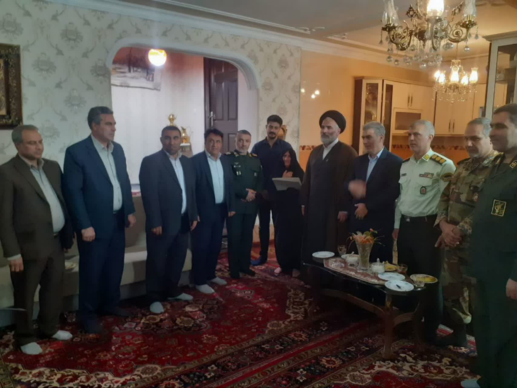 🌷 دیدار فرماندار سلماس و جمعی از مسئولان با خانواده‌های معظم شهدا