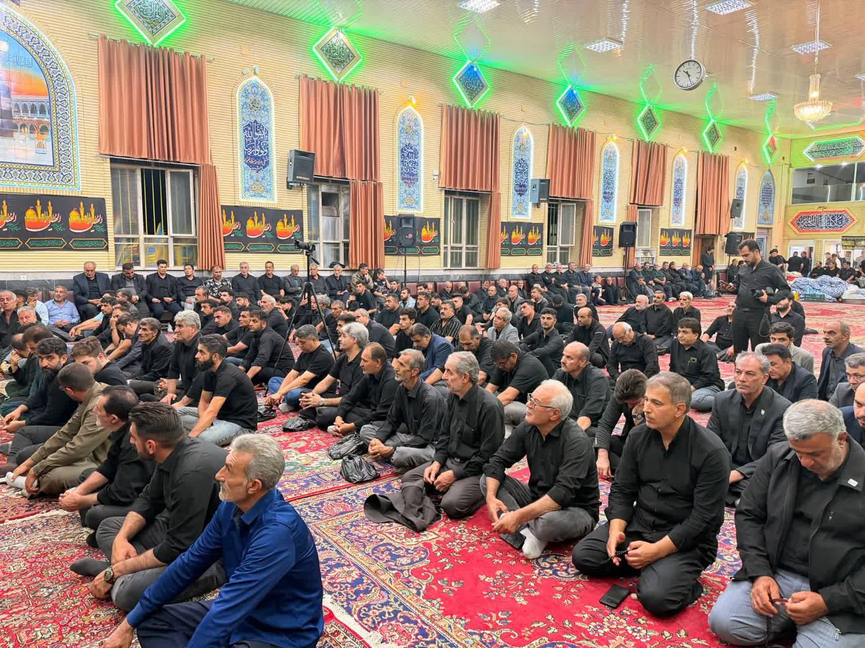 مراسم عزاداری شب سوم محرم در مسجد جامع تازه‌شهر برگزار شد