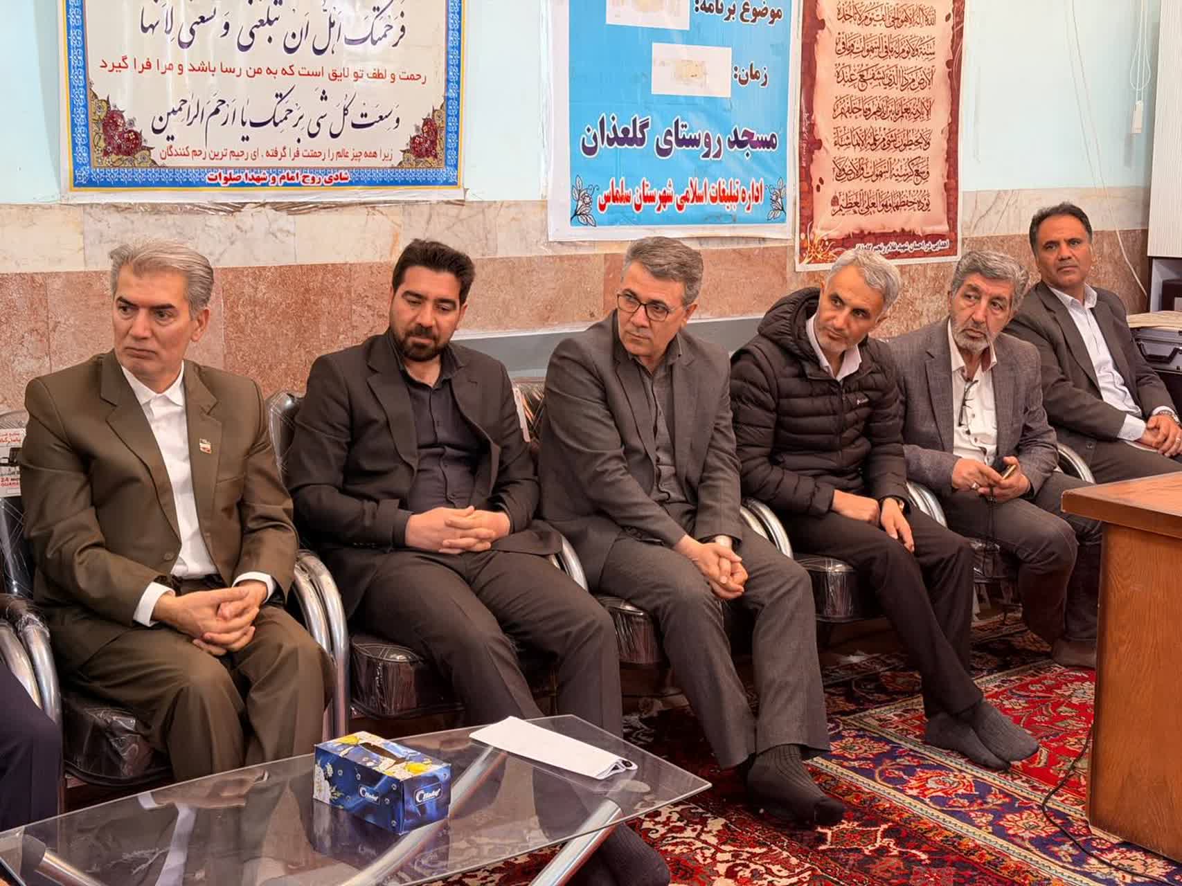 بازدید فرماندار و نماینده مردم شریف سلماس در مجلس شورای اسلامی از روستای گلعذان در قالب کاروان خدمت